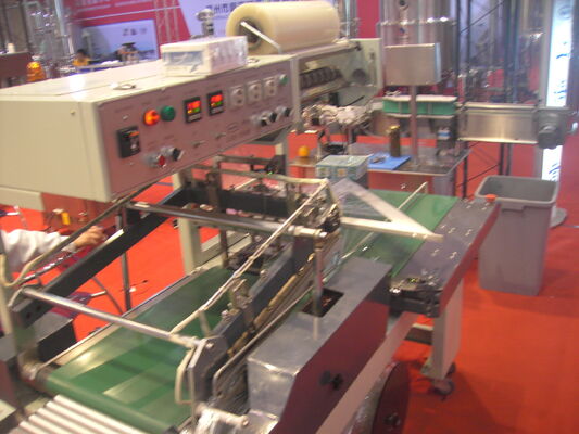 Καλή τιμή Περιβαλλοντικός συρρικνωθείτε αυτοματοποιημένη την ταινία μηχανή συσκευασίας με την οθόνη αφής σε απευθείας σύνδεση